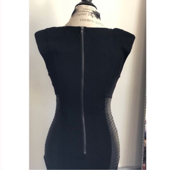 ✨ BEBE Mixed Fabric V Neck Dress✨ - Picture 6 of 8